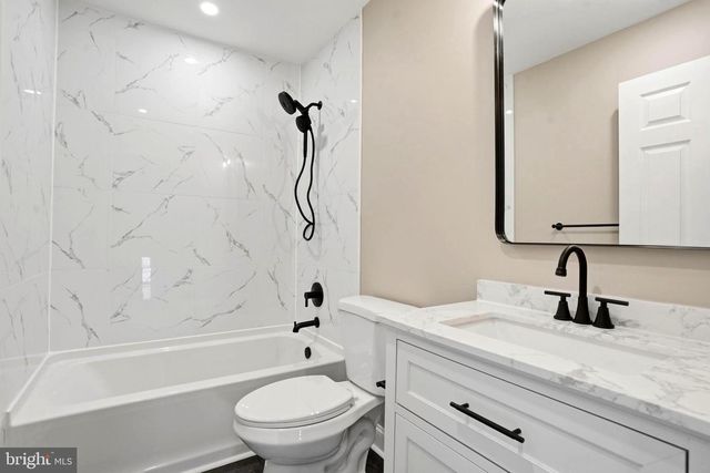 238 PENNLAND FARM DR, Perkasie, PA 18944