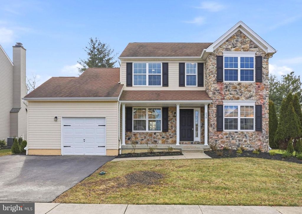 238 PENNLAND FARM DR, Perkasie, PA 18944