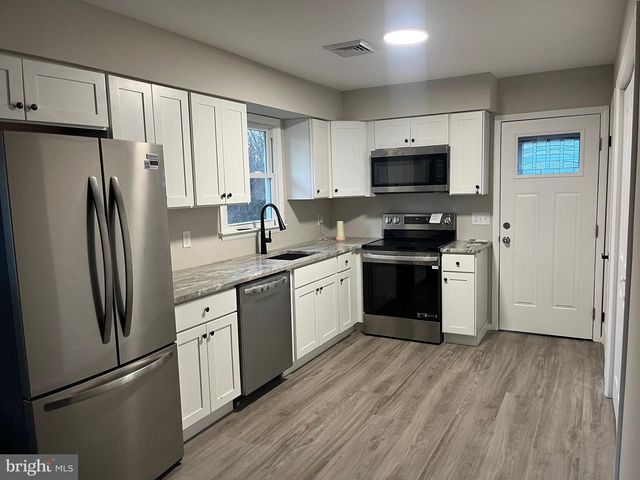 10 N MAIN ST, Pittsgrove, NJ 08318