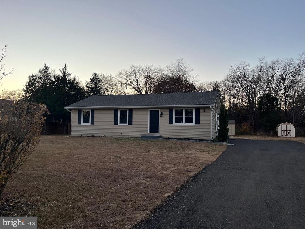 10 N MAIN ST, Pittsgrove, NJ 08318