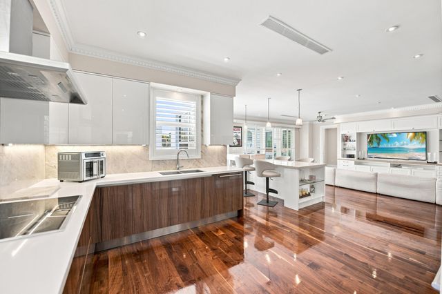 2009 NE 21ST Street, Fort Lauderdale, FL 33305