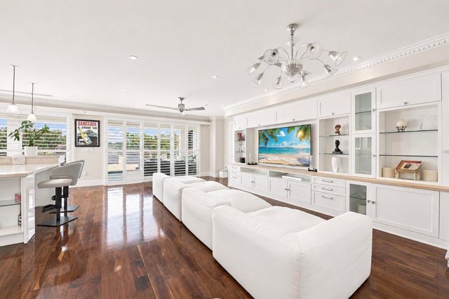 2009 NE 21ST Street, Fort Lauderdale, FL 33305