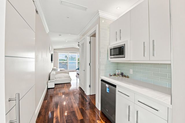 2009 NE 21ST Street, Fort Lauderdale, FL 33305