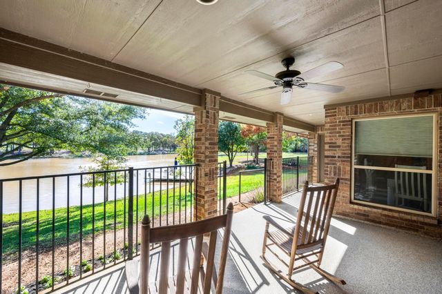 1070 Lakeview Court, Copper Canyon, TX 76226