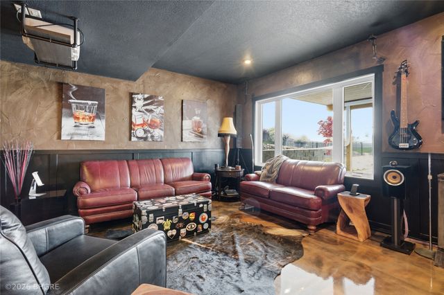 5085 Copper Creek Drive, Pleasant Hill, IA 50327