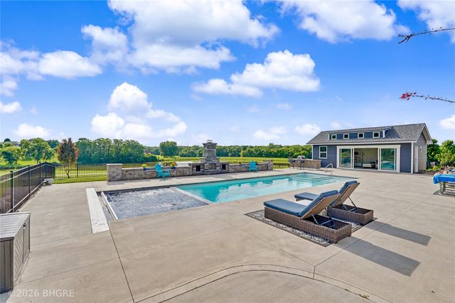5085 Copper Creek Drive, Pleasant Hill, IA 50327