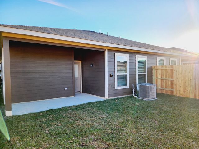 9736 Grosbeak Lane, Magnolia, TX 77354