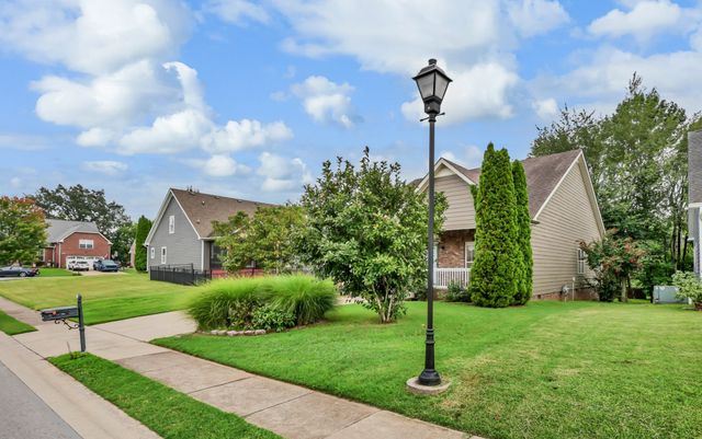 2228 Fairfax Dr, Clarksville, TN 37043