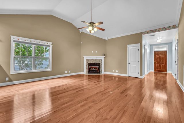 2228 Fairfax Dr, Clarksville, TN 37043