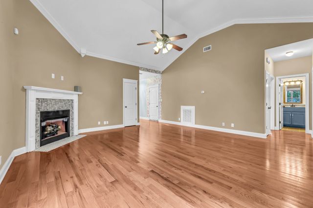 2228 Fairfax Dr, Clarksville, TN 37043