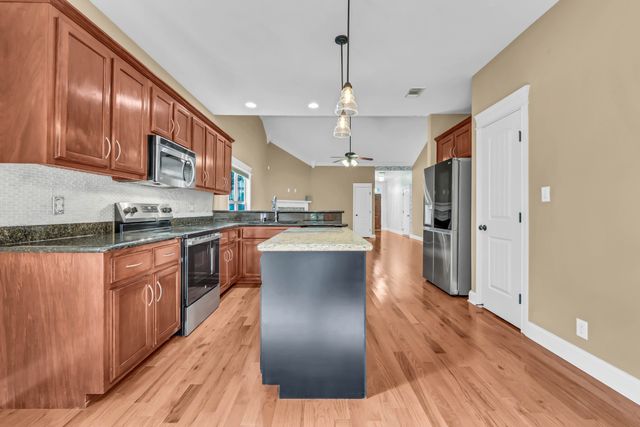 2228 Fairfax Dr, Clarksville, TN 37043