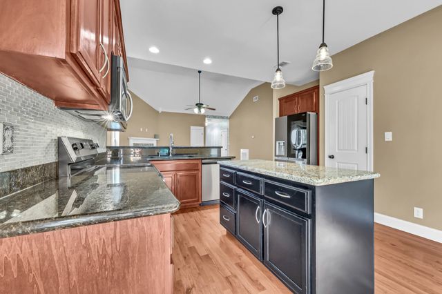 2228 Fairfax Dr, Clarksville, TN 37043