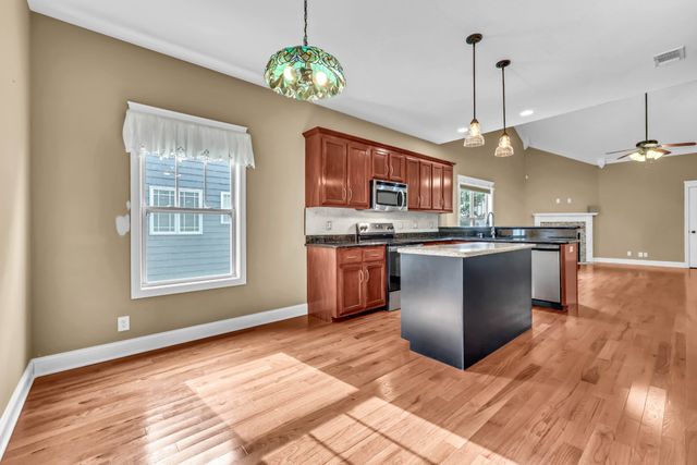 2228 Fairfax Dr, Clarksville, TN 37043