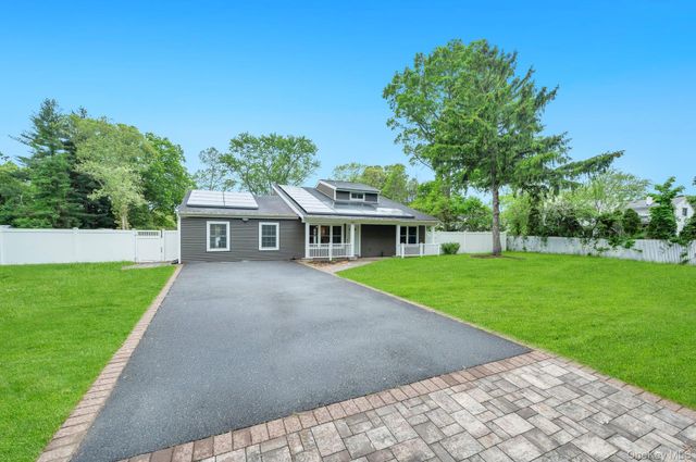 4 Hale Lane, Coram, NY 11727