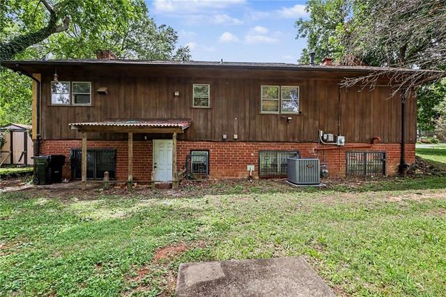 1211 E Willowbrook Drive, Burlington, NC 27215