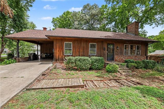 1211 E Willowbrook Drive, Burlington, NC 27215