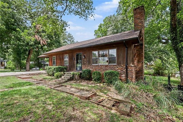 1211 E Willowbrook Drive, Burlington, NC 27215