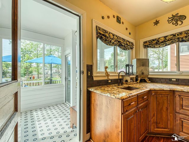 404 E Elm Avenue, Monroe, MI 48162