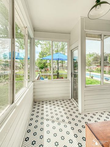 404 E Elm Avenue, Monroe, MI 48162