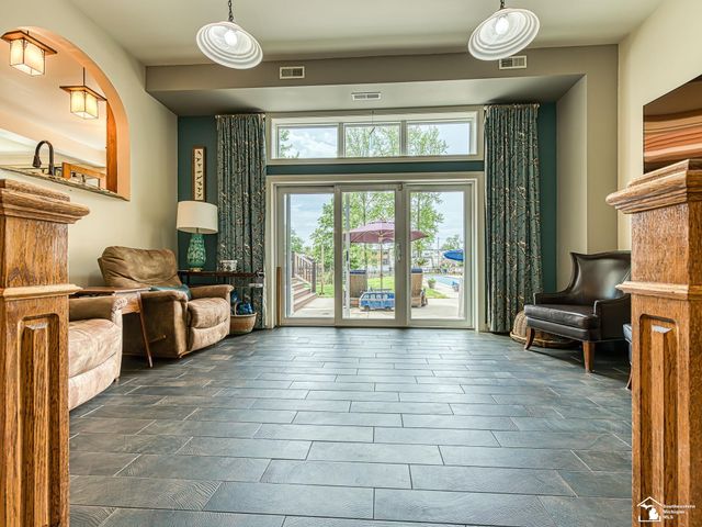 404 E Elm Avenue, Monroe, MI 48162