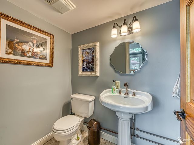 404 E Elm Avenue, Monroe, MI 48162