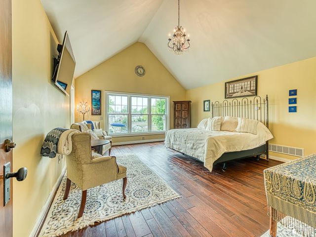 404 E Elm Avenue, Monroe, MI 48162