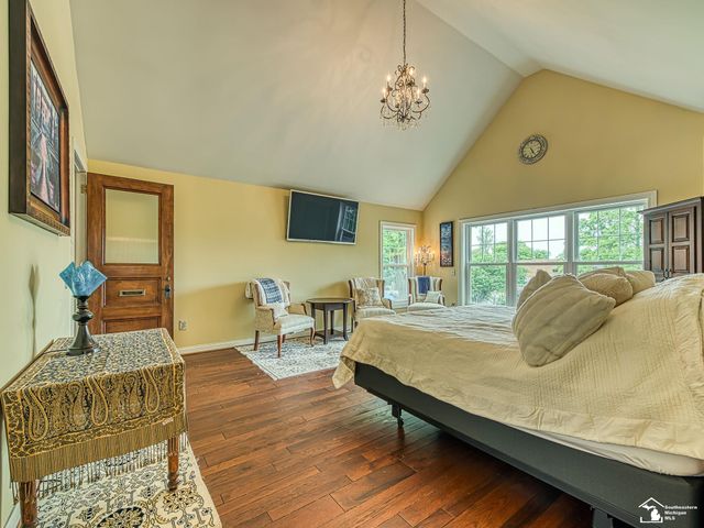 404 E Elm Avenue, Monroe, MI 48162