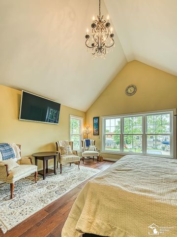 404 E Elm Avenue, Monroe, MI 48162