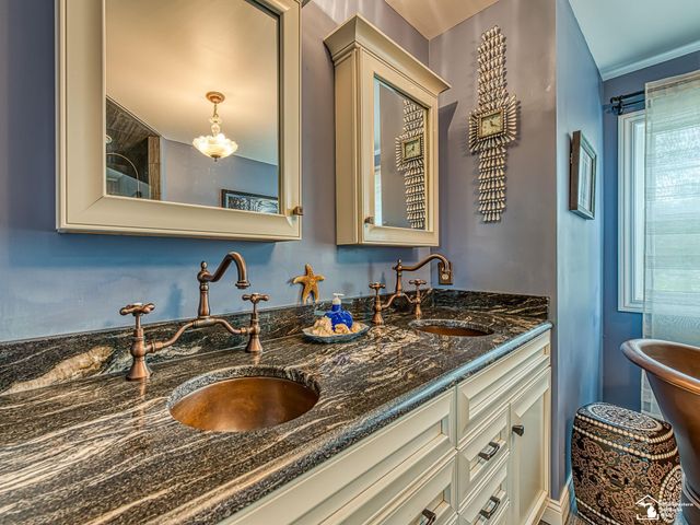 404 E Elm Avenue, Monroe, MI 48162