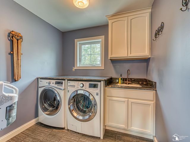 404 E Elm Avenue, Monroe, MI 48162