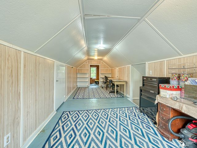 404 E Elm Avenue, Monroe, MI 48162