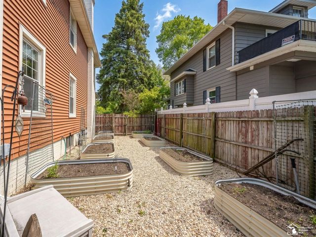 404 E Elm Avenue, Monroe, MI 48162