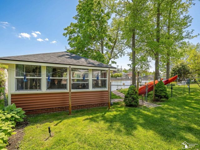 404 E Elm Avenue, Monroe, MI 48162