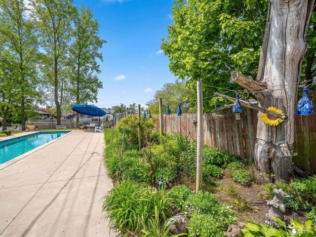 404 E Elm Avenue, Monroe, MI 48162