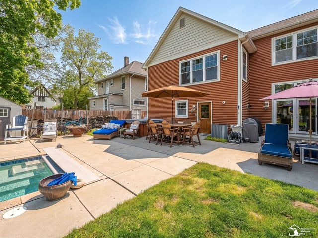 404 E Elm Avenue, Monroe, MI 48162