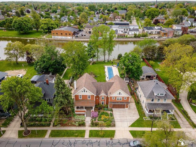 404 E Elm Avenue, Monroe, MI 48162