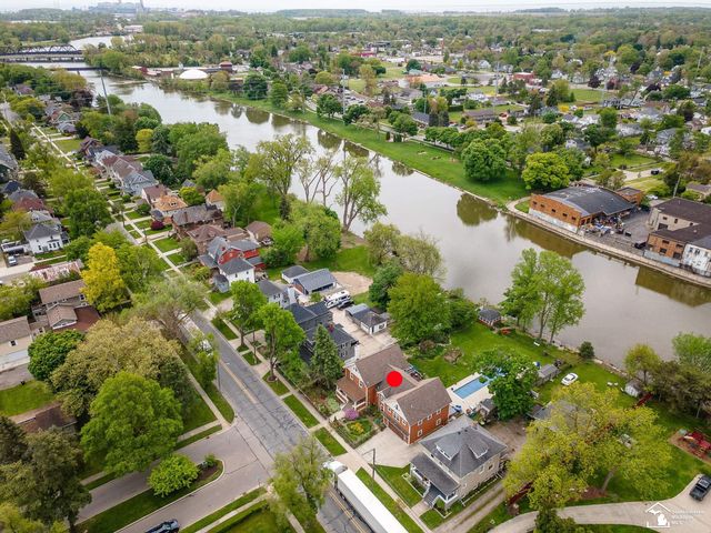 404 E Elm Avenue, Monroe, MI 48162