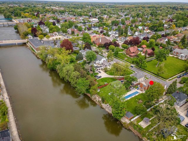 404 E Elm Avenue, Monroe, MI 48162