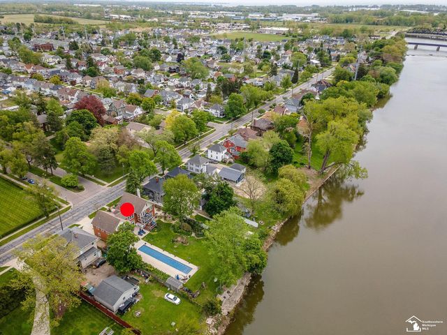 404 E Elm Avenue, Monroe, MI 48162