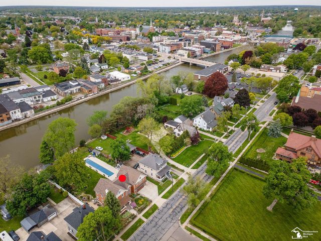 404 E Elm Avenue, Monroe, MI 48162