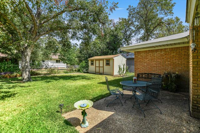 1900 Burbank ST, Austin, TX 78757
