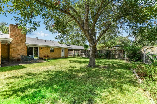 1900 Burbank ST, Austin, TX 78757