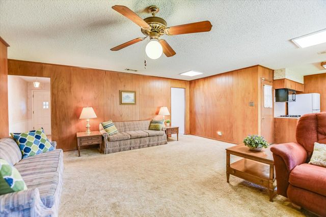 1900 Burbank ST, Austin, TX 78757
