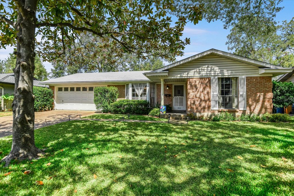 1900 Burbank ST, Austin, TX 78757