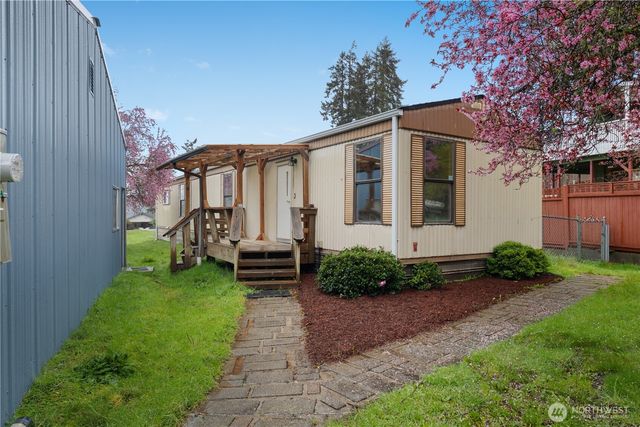 9823 Whitecap Drive NW, Olympia, WA 98502