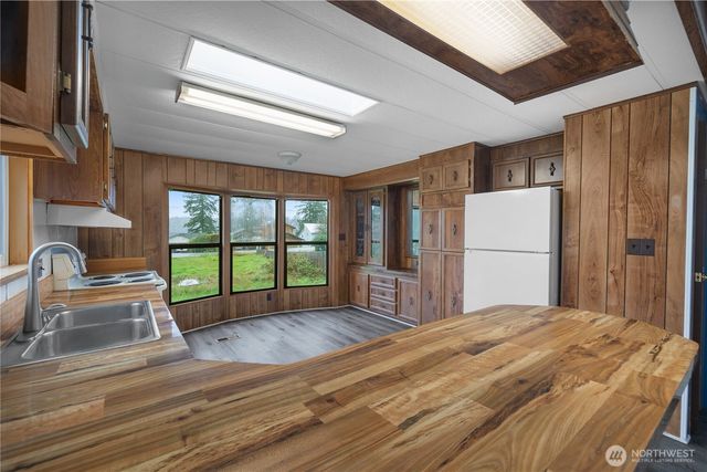 9823 Whitecap Drive NW, Olympia, WA 98502