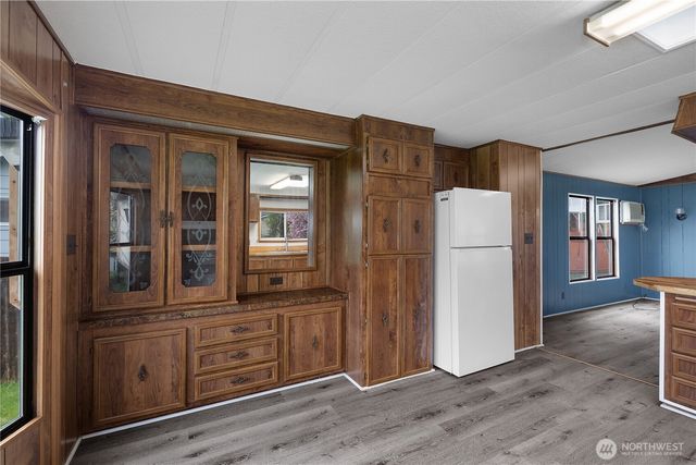 9823 Whitecap Drive NW, Olympia, WA 98502