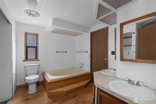 9823 Whitecap Drive NW, Olympia, WA 98502