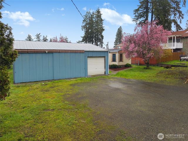 9823 Whitecap Drive NW, Olympia, WA 98502