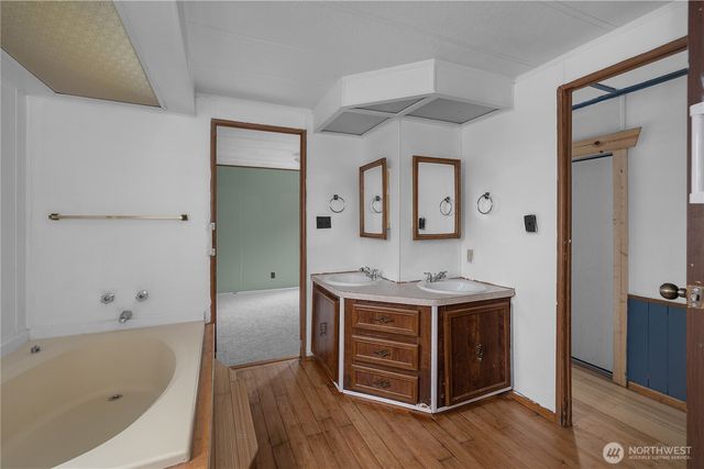 9823 Whitecap Drive NW, Olympia, WA 98502